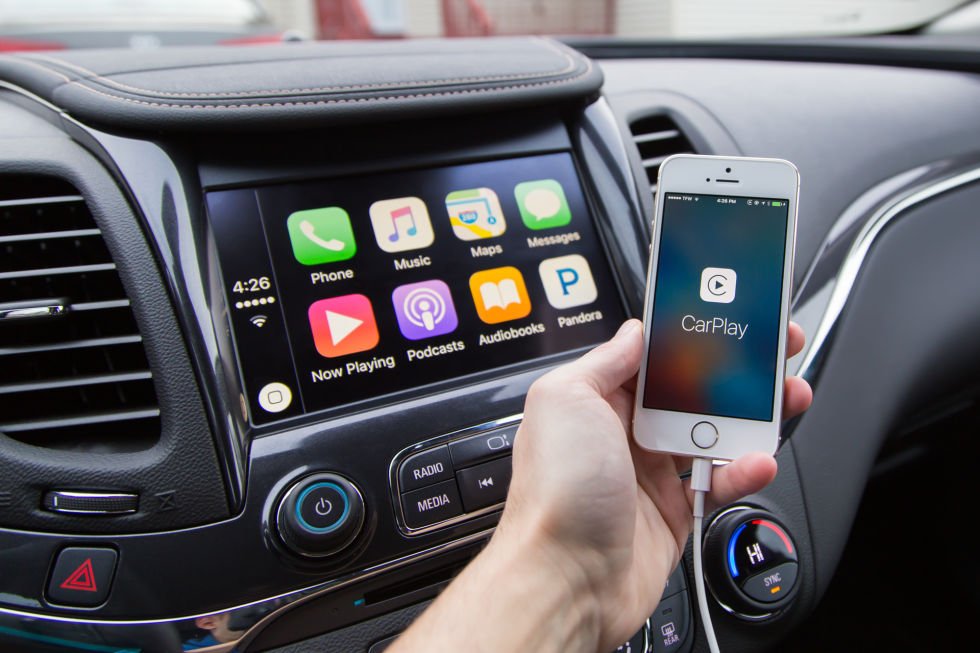 Как слушать музыку с iPhone в машине
